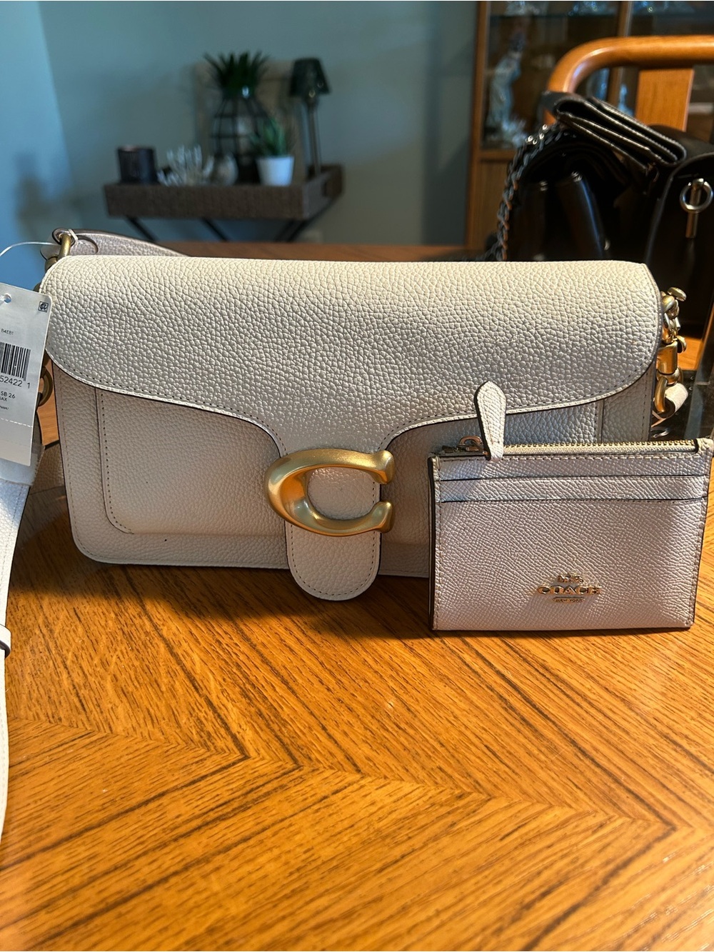 Brand New Tabby Coach Elegant Cream Leather Clutch w/credit Card & ID